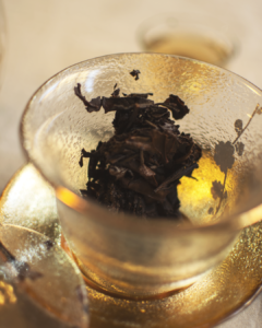 té blanco prensado